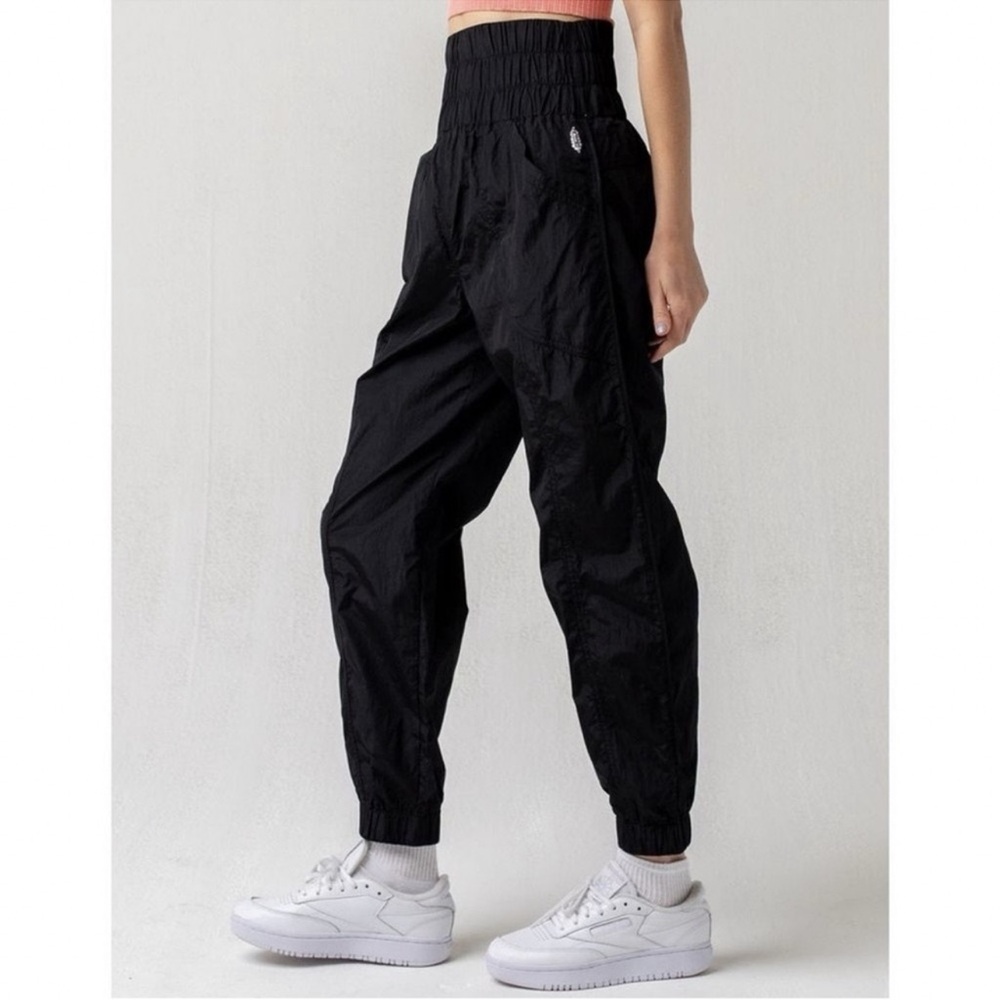 NEW FREE PEOPLE FP MOVEMENT THE WAY HOME SMOCKED WAIST NYLON HR JOGGERS
LARGE